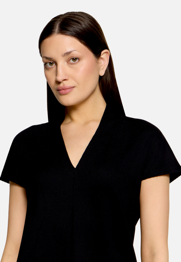 Casual-Shirt mit V-Ausschnitt / Detailbild