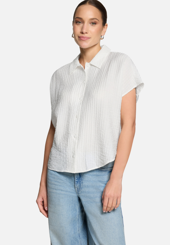 Hemdbluse  kurzarm Crinkle-Struktur / Modellfoto Vorderseite