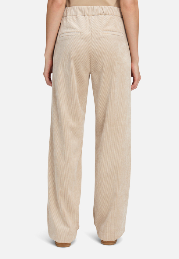 Schlupfhose mit Eingrifftaschen / Modellfoto Rückseite