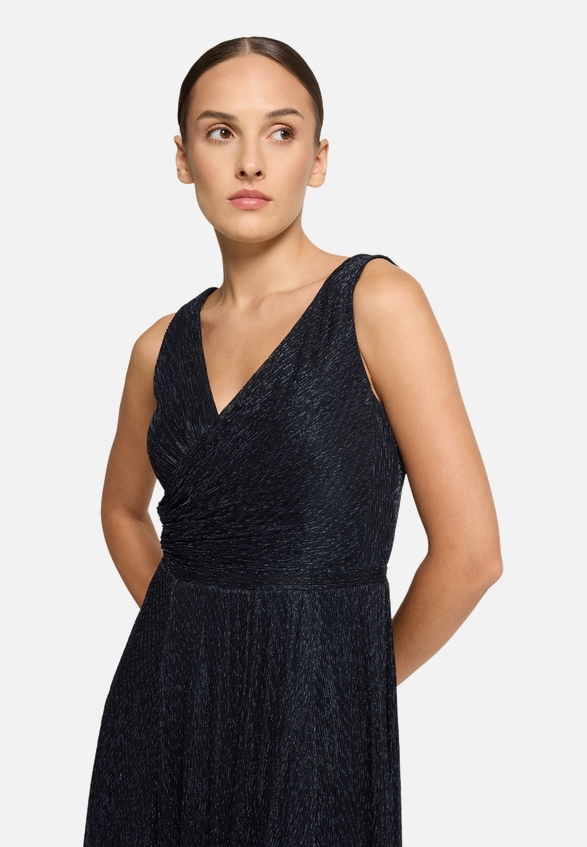 Abendkleid mit Plissee / Detailbild