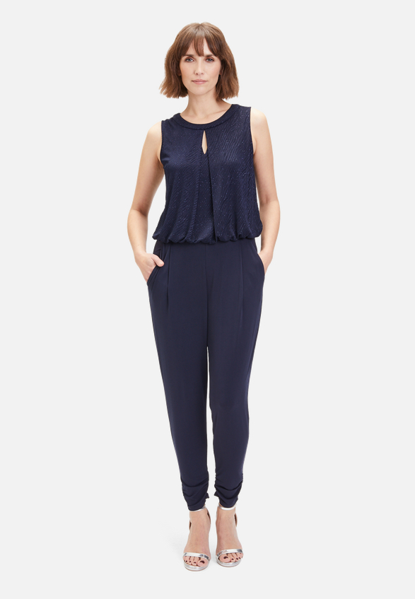 Jumpsuit im Glitzer-Look / Modellfoto Vorderseite