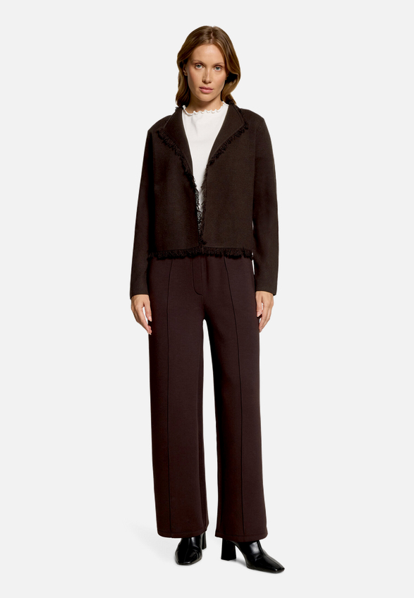 Strick-Cardigan mit Fransen / Modellfoto Vorderseite (Outfit)