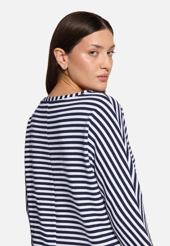 Sweatshirt mit Fledermausärmeln / Detailbild