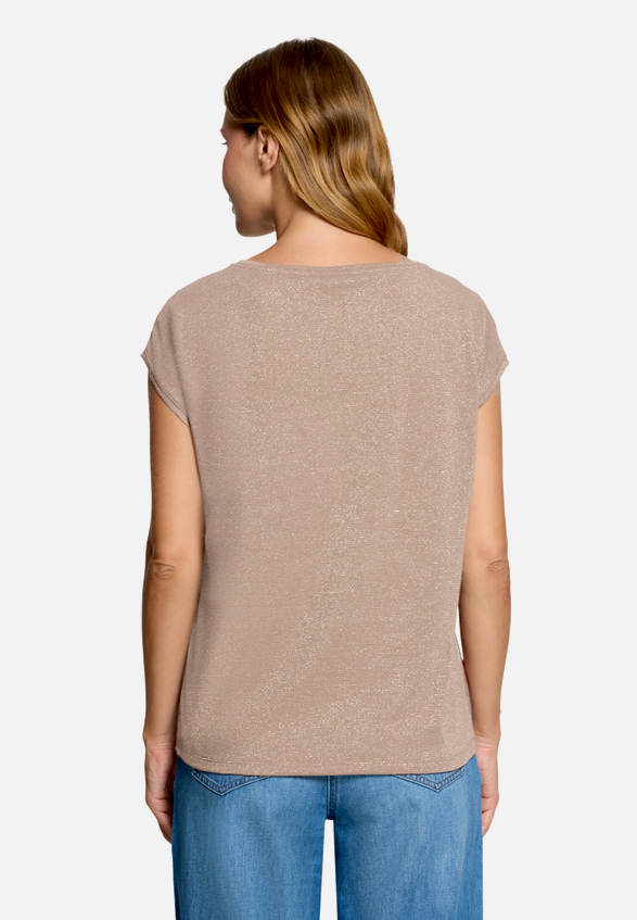 Blusenshirt mit Print  / Modellfoto Rückseite