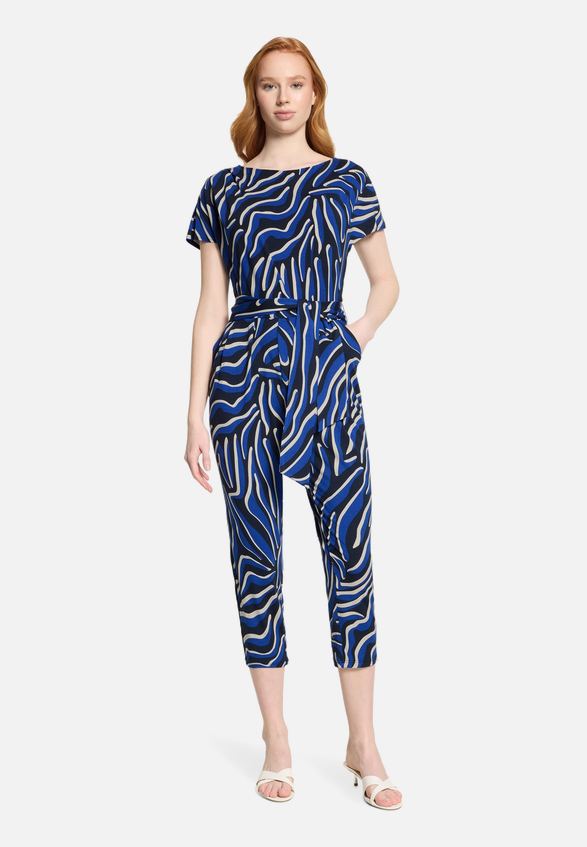 Jumpsuit mit Eingrifftaschen / Modellfoto Vorderseite
