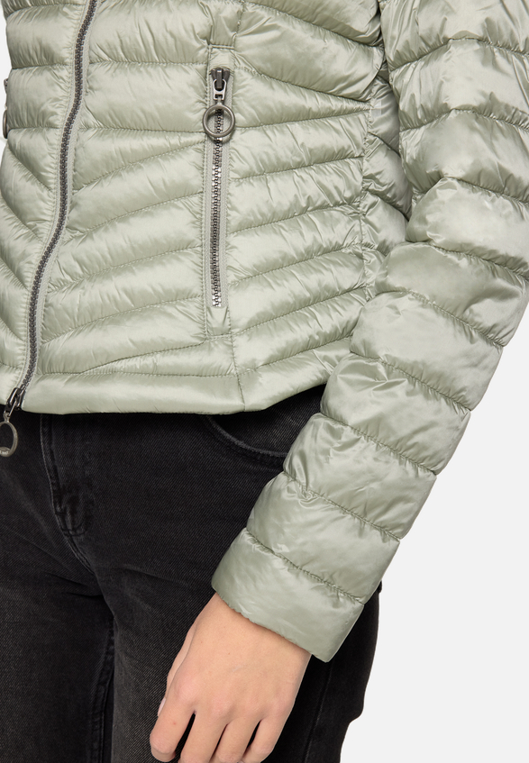 Steppjacke mit Stehkragen / Detailbild