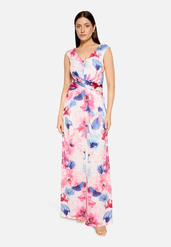 Jumpsuit mit Raffung / Modellfoto Vorderseite