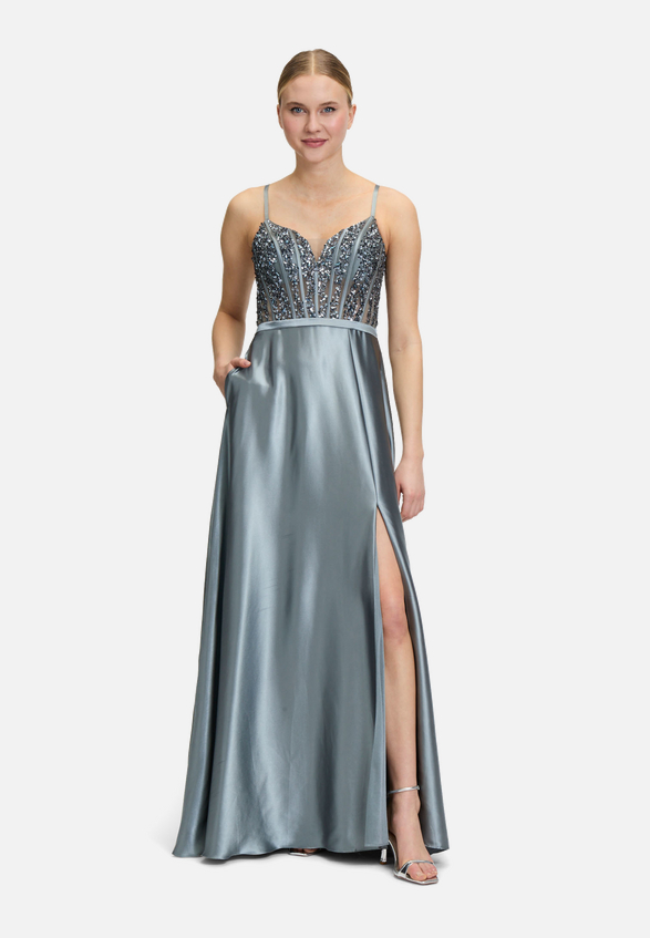 Abendkleid mit Stickerei / Modellfoto Vorderseite