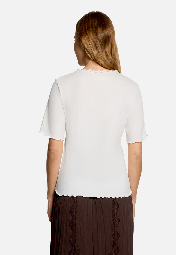 Halbarm-Shirt mit Kragen / Modellfoto Rückseite