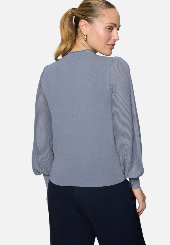 Pullover mit hohem Kragen / Modellfoto Rückseite