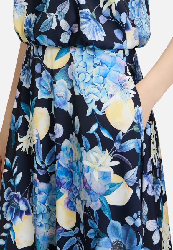 Cocktailkleid mit Stehkragen / Detailbild