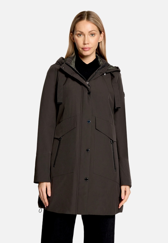Outdoorjacke mit abnehmbarer Kapuze / Modellfoto Vorderseite