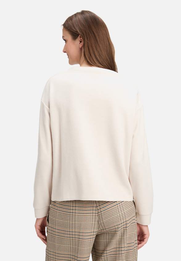 Sweatshirt mit Kragen / Modellfoto Rückseite
