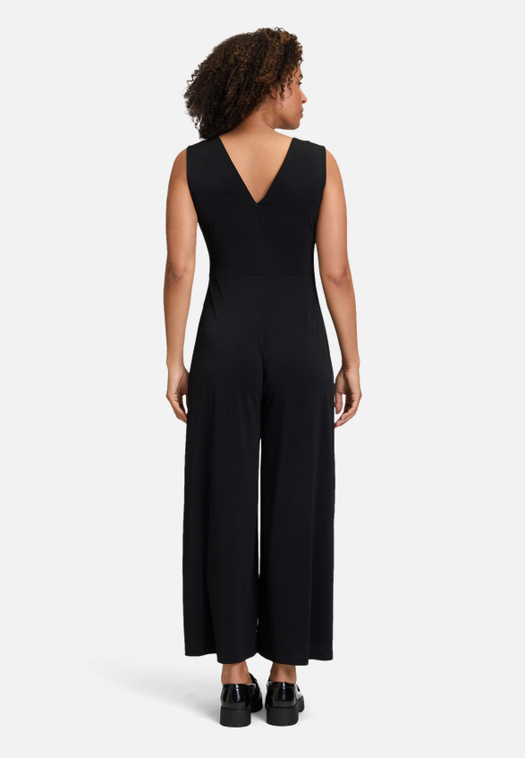 Jumpsuit mit weitem Bein / Modellfoto Rückseite