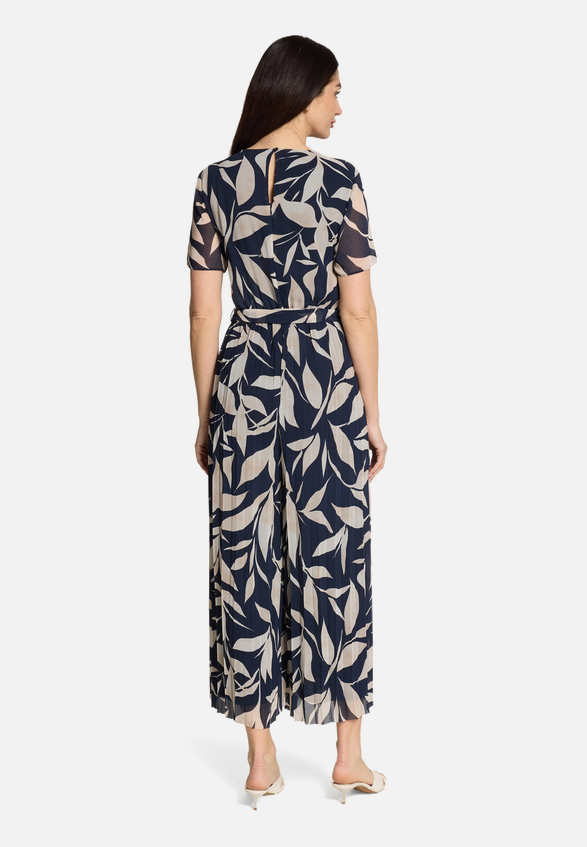 Jumpsuit mit Plissee / Modellfoto Rückseite