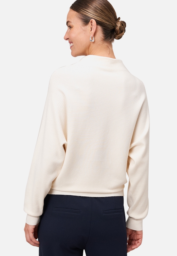 Pullover strukturiert mit Stehkragen / Modellfoto Rückseite