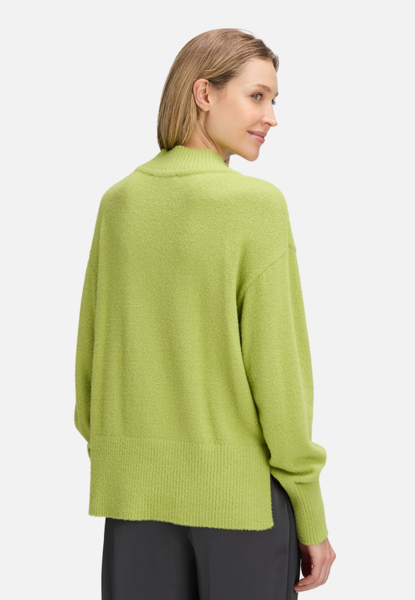 Strickpullover mit Lurexfaden / Modellfoto Rückseite