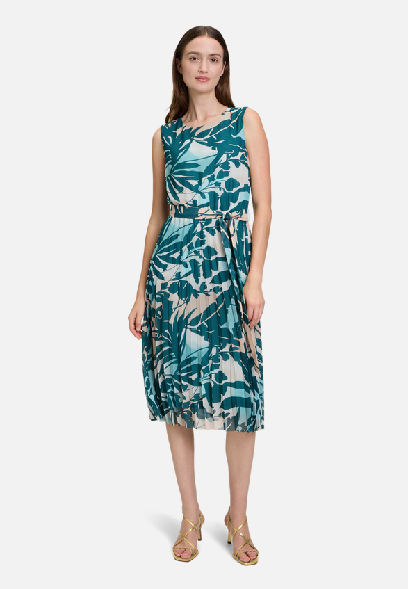 Chiffonkleid mit Plissee / Modellfoto Vorderseite
