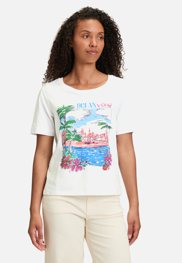 Basic Shirt mit Aufdruck / Modellfoto Vorderseite