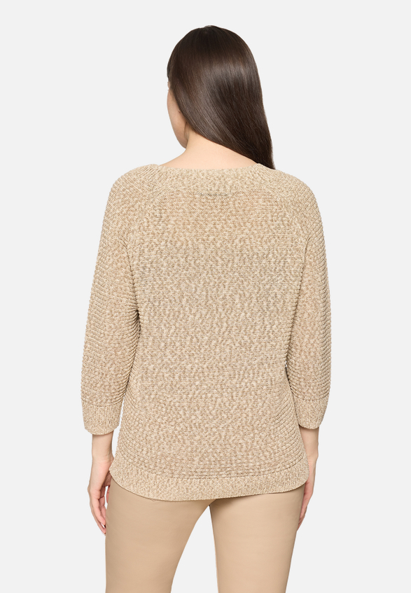 Strickpullover mit Struktur / Modellfoto Rückseite