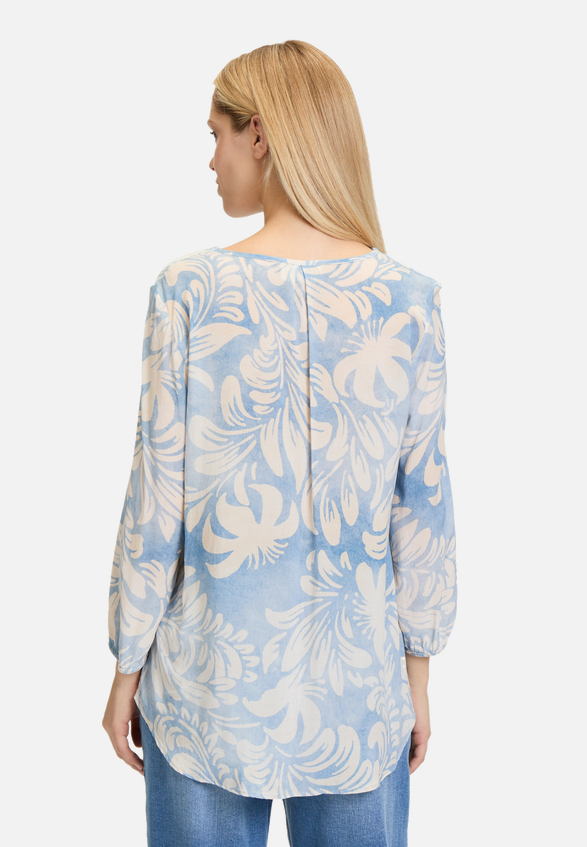 Casual-Bluse mit Gummizug / Modellfoto Rückseite