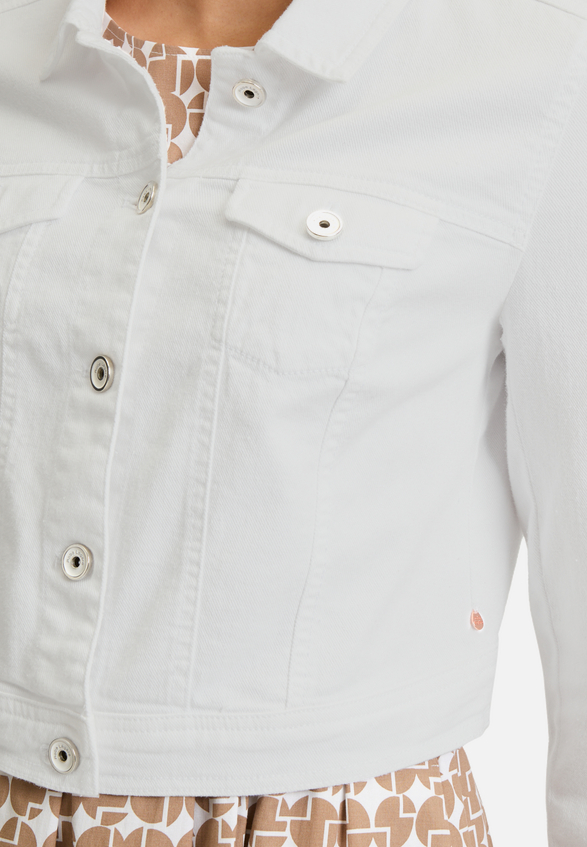 Jeansjacke mit Waschung / Detailbild