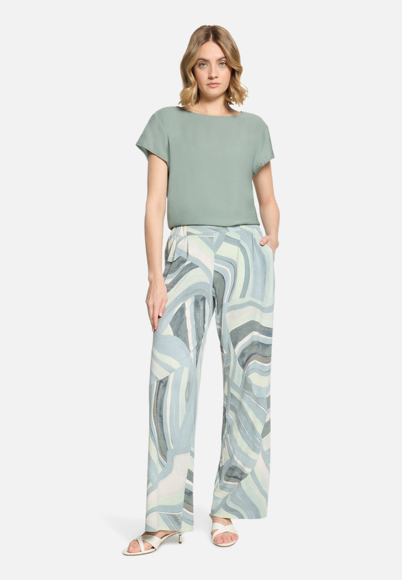 Blusenshirt unifarben / Modellfoto Vorderseite (Outfit)