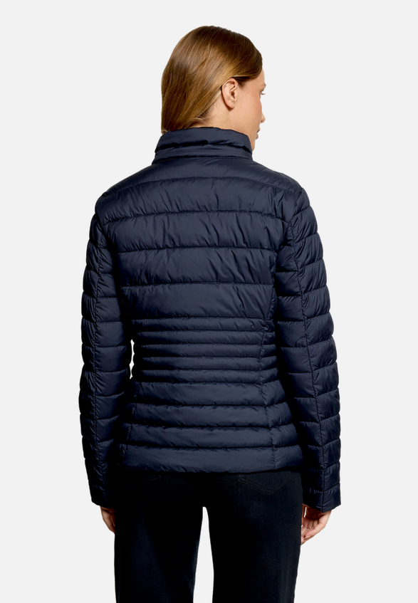 Steppjacke leicht mit abnehmbarer Kapuze / Detailbild