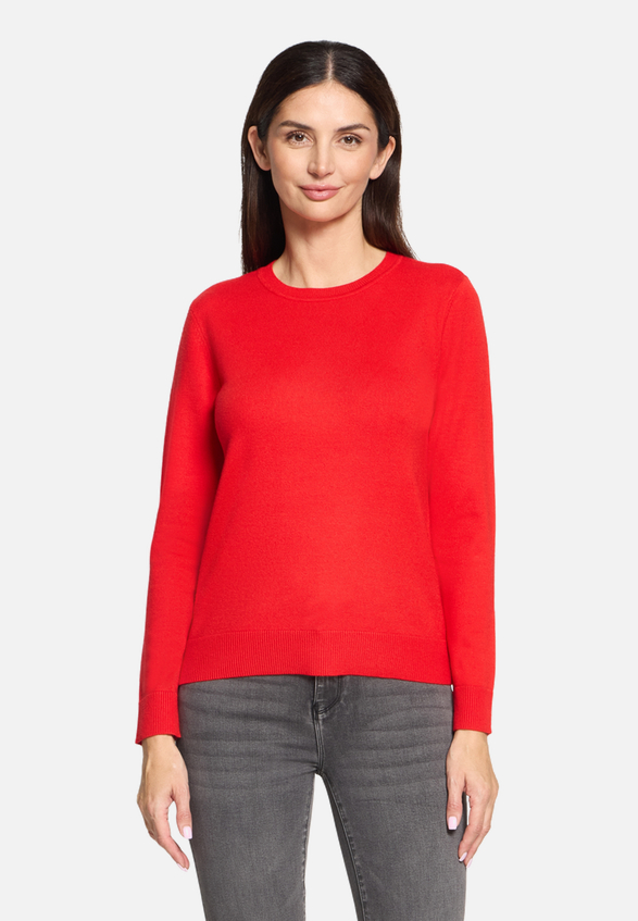 Basic-Strickpullover mit Rundhalsausschnitt / Modellfoto Vorderseite