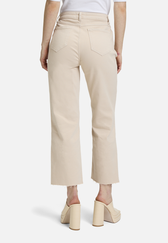 Basic-Hose mit offenem Saum / Modellfoto Rückseite