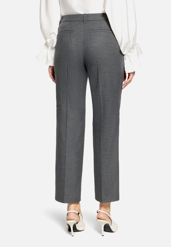 Casual-Hose mit Bügelfalte / Modellfoto Rückseite