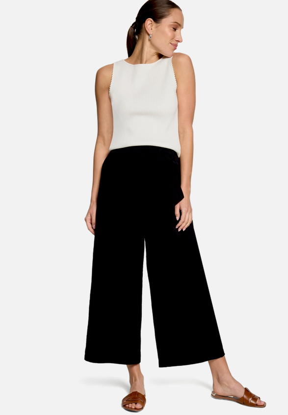 Stoffhose  7/8 Länge mit Schnalle / Modellfoto Vorderseite (Outfit)