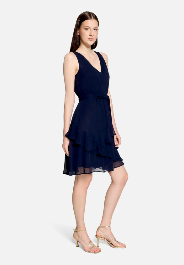 Cocktailkleid mit Volant / Modellfoto Vorderseite (Outfit)