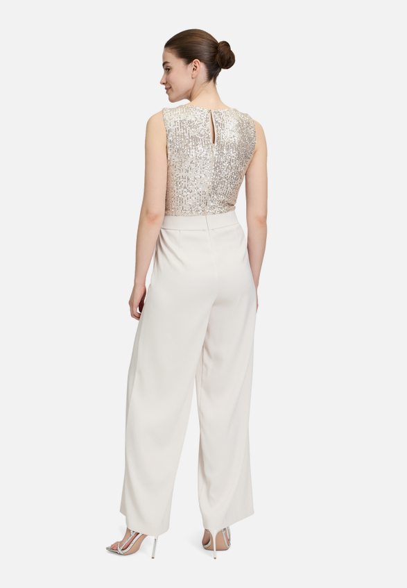 Jumpsuit mit Pailletten / Modellfoto Rückseite
