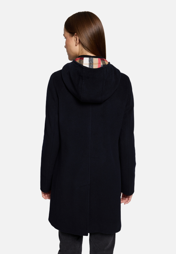 Kurzmantel mit Kapuze / Modellfoto Rückseite