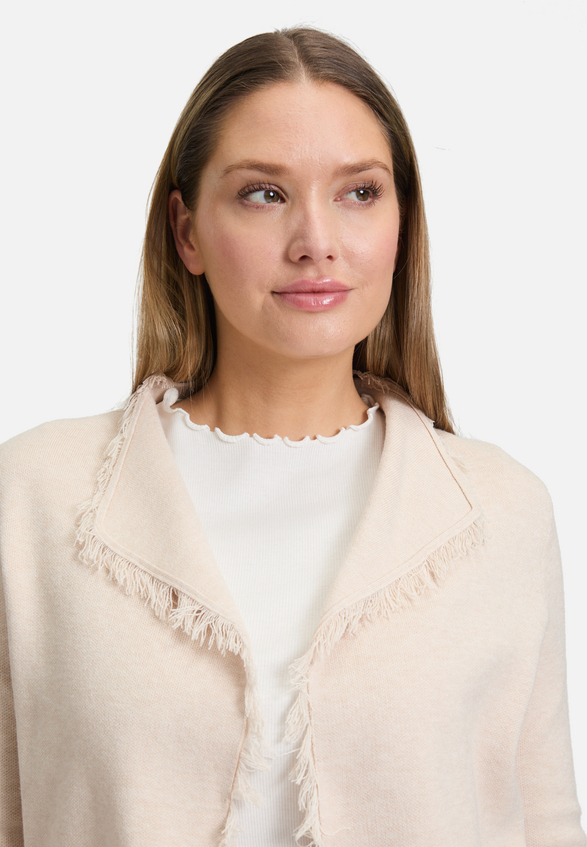 Strick-Cardigan mit Fransen / Detailbild