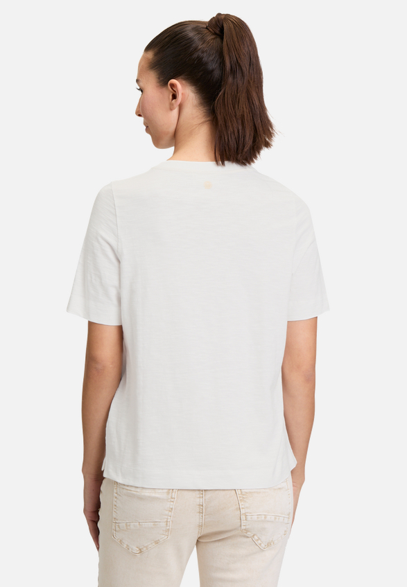 Printshirt mit Rundhalsausschnitt / Modellfoto Rückseite