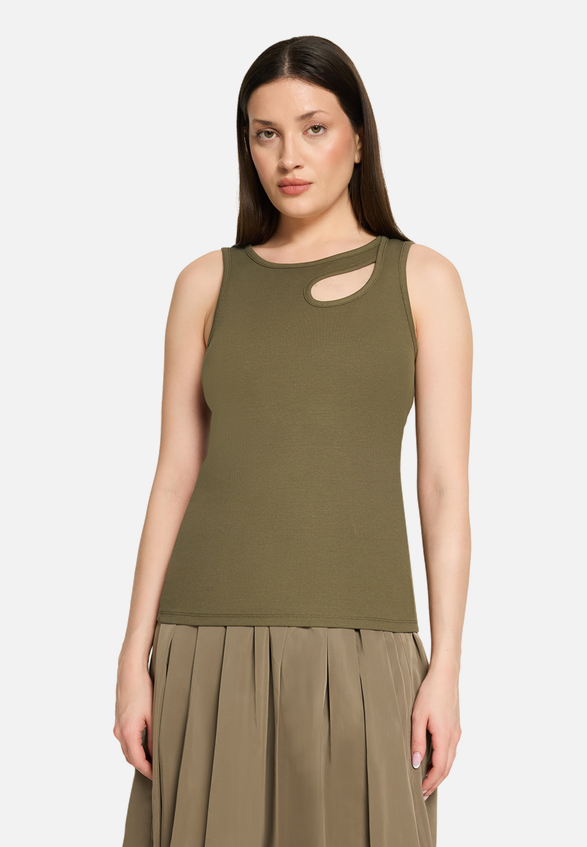 Basic-Top mit Rundhalsausschnitt / Modellfoto Vorderseite