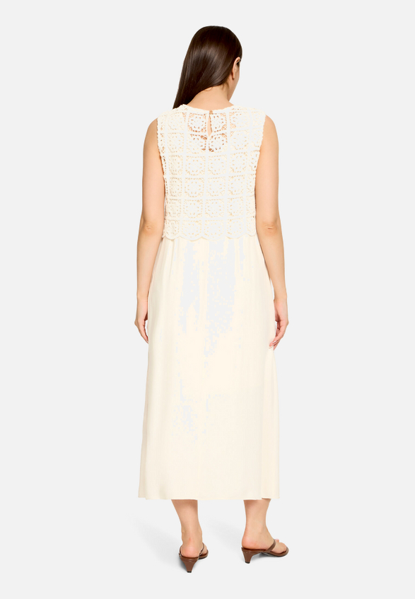 Casual-Kleid mit Stickerei / Modellfoto Rückseite