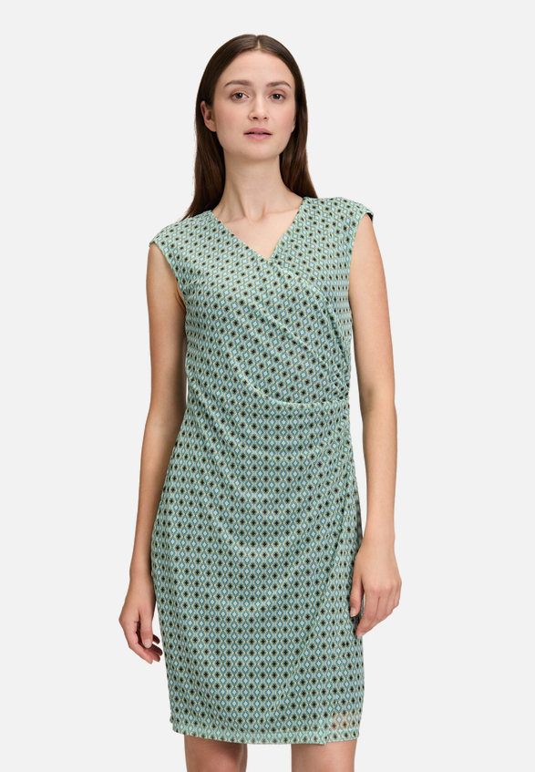 Casual-Kleid ohne Arm / Modellfoto Vorderseite