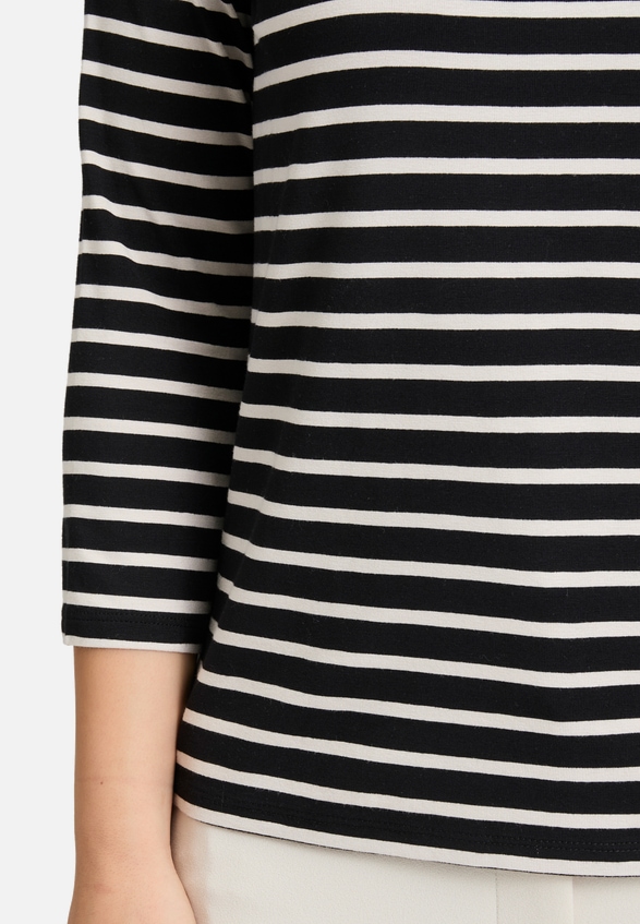 Ringelshirt mit U-Boot-Ausschnitt / Detailbild