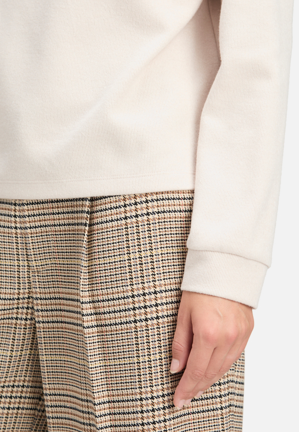 Sweatshirt mit Kragen / Detailbild