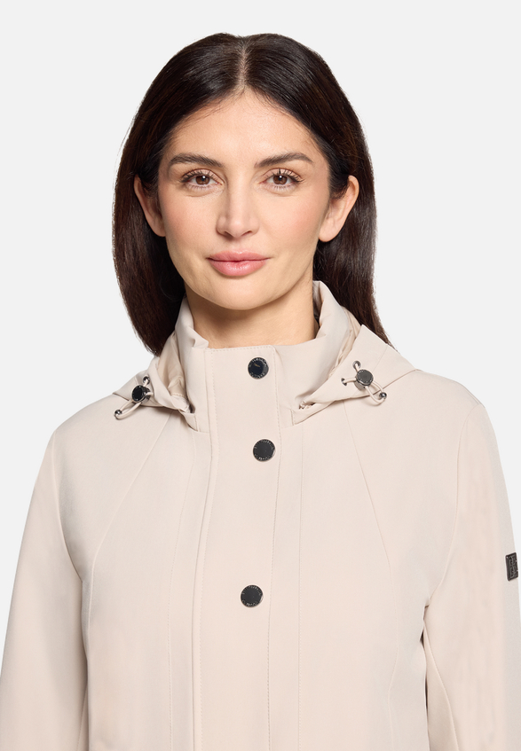 Outdoorjacke mit abnehmbarer Kapuze / Detailbild