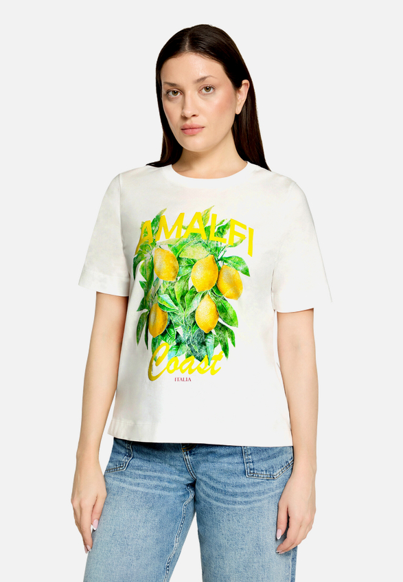 Kurzarm-Shirt mit Rundhalsausschnitt / Modellfoto Vorderseite