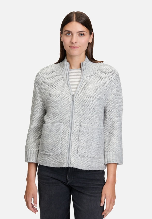 Strick-Cardigan mit Reißverschluss / Modellfoto Vorderseite