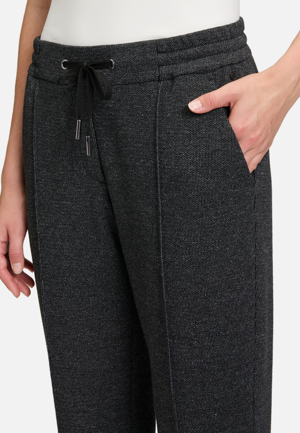 Schlupfhose mit Struktur / Detailbild