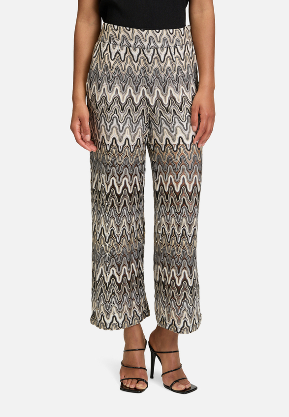 Marlene-Hose mit hohem Bund / Modellfoto Vorderseite