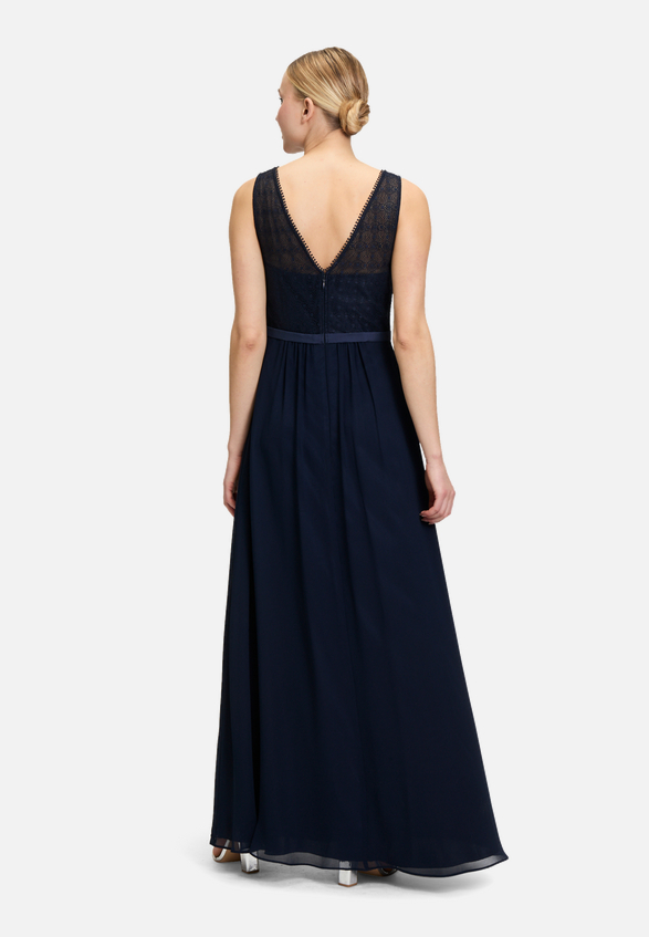 Abendkleid mit Spitze / Modellfoto Rückseite