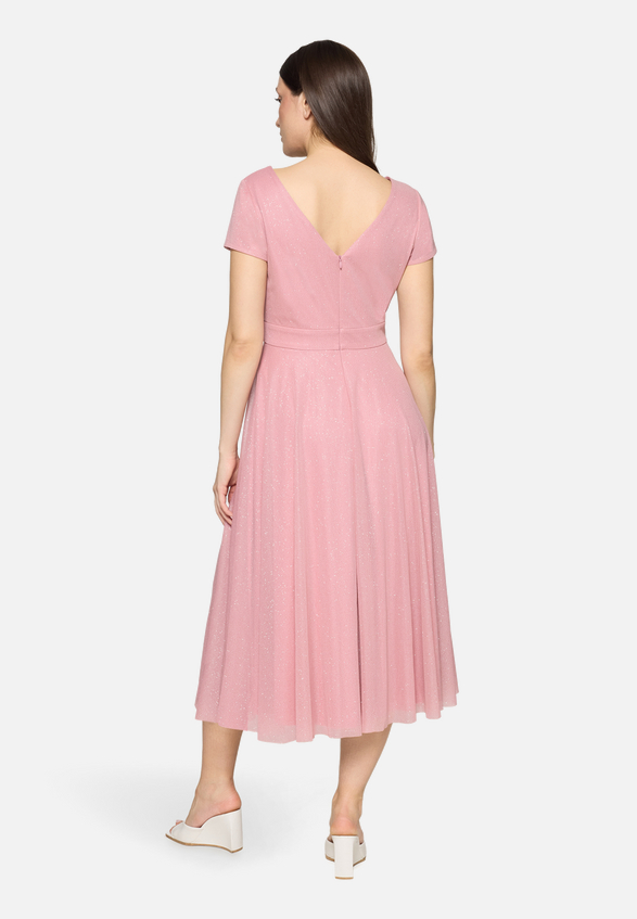 Cocktailkleid im Glitzer-Look / Modellfoto Rückseite