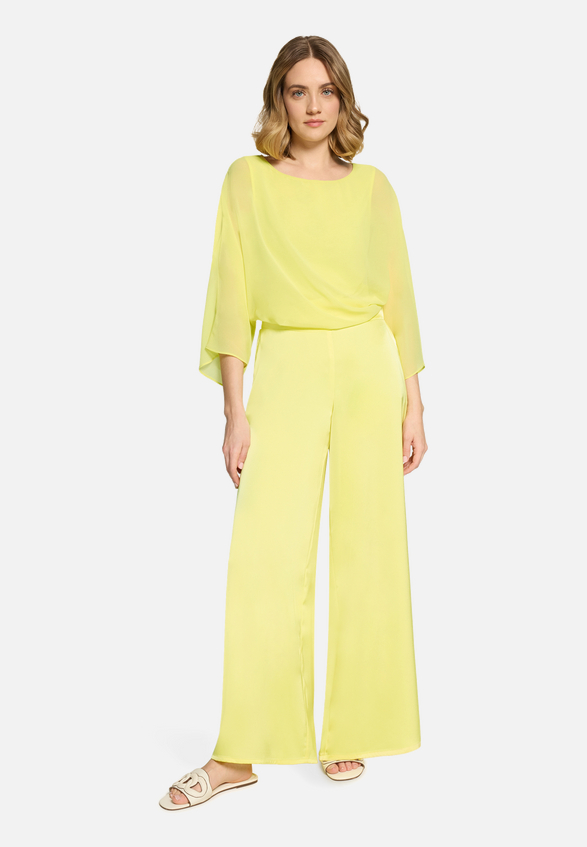 Marlene-Hose mit elastischem Bund / Modellfoto Vorderseite (Outfit)